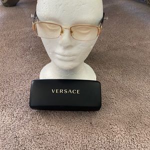 Reading 📖 glasses 👓